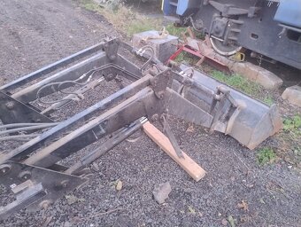 Nakladač České výroby na malotraktor - 2
