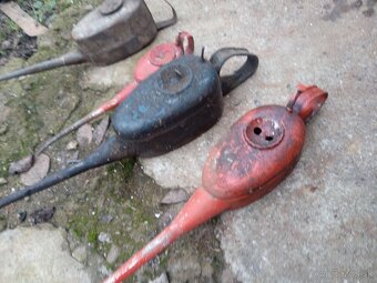 Olejničky.kopyto.nadoby.zamky - 2