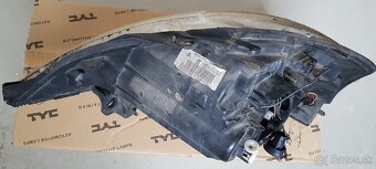 Predám pravý predný svetlomet na Citron C3 - 2