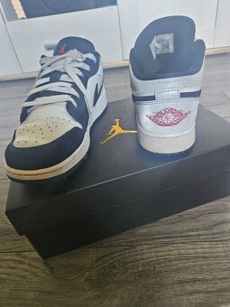 AIR JORDAN 1 LOW - 2