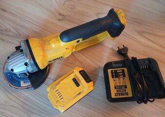 Aku Karbobruska Dewalt - 2