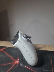 Štýlový stojan na ovládač od xboxu - 2
