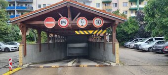 Dvojgaráž na začiatku Petržálky - 2