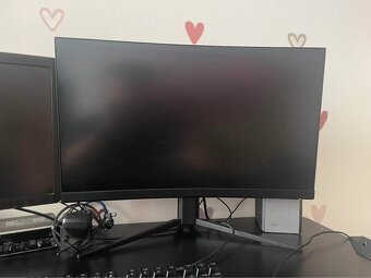 Herný PC + Monitory, mikrofón, zvukovka, stolík, stolička - 2