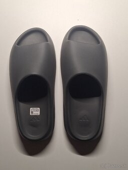 Yeezy slide - 2