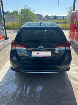 Toyota Auris 1.8 Hybrid – úsporný automat s výbornou výbavou - 2