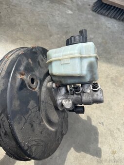 Brzdový posilňovač Passat B6 - 2