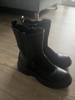 Damske polcizmicky ciernej farby vel. 40 - 2