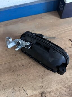 Klucka dveri VW transporter caravelle T4 - 2