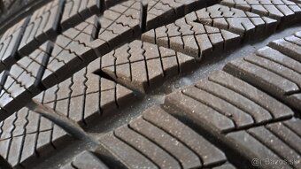 Predám 1ks pekná zimná 235/45r18-98V Barum Polaris5 - 2