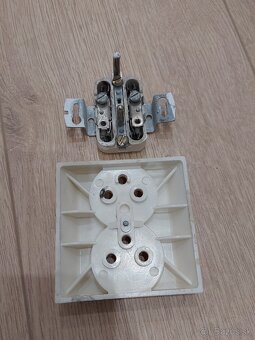 Staré porcelánové zasuvky - 2