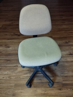 Stolička na kolieskach. - 2