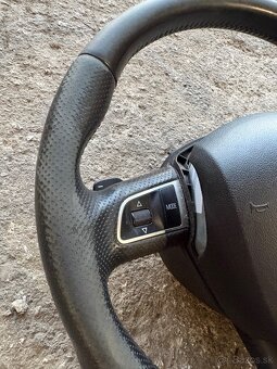 Audi A4 b8 Sline volant - 2