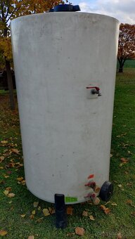 Plastová nádrž na vino - 2