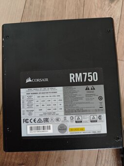 Corsair RM750 - 2