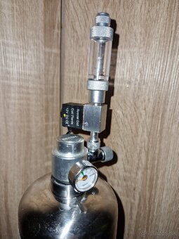 INVITAL CO2 Generator s nočným vypínaním s 2l fľašou

 - 2