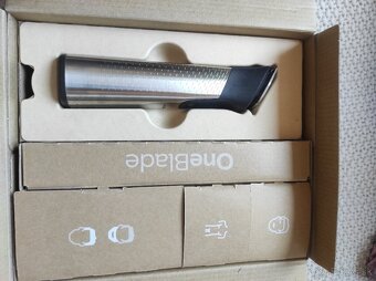 Holiaci strojček Philips series 9000+ oné blade - 2