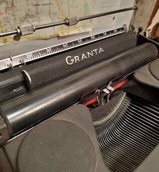 Funkční psací stroj GRANTA Model 90 z roku 1943 - 2