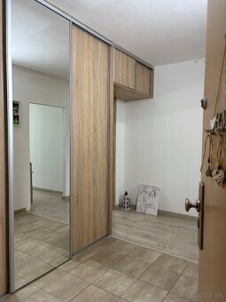 Prenájom - 2,5 izbový byt Vlčince - 2