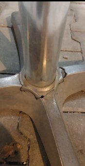 Stolík nízky poškodený - 2