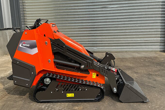 Predám pásový mininakladač o váhe 1580 kg - 2