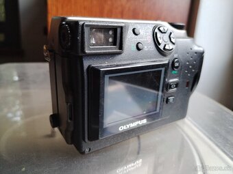 Olympus Camedia C 3000 - 2