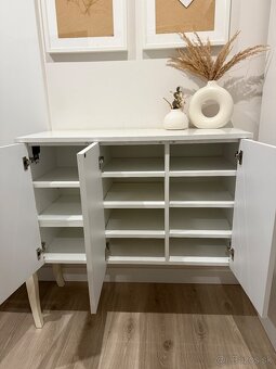 Botník a závesná stena biely lesk vyrábaný na mieru - 2