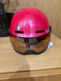 Dievčenská lyžiarska helma so štítom - 2