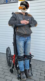invalidny vozík 40cm s elektrickou vertikalizaciou - 2