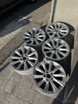 BMW F30/F31 R18 Modern Line Turbine Styling originál disky - 2