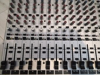 Behringer 2642A - 2