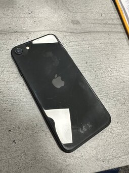 iPhone SE 2020 - 2