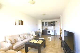 Apartmán 2+kk s výhledem na bazén a moře, 300 m od pláže - 2
