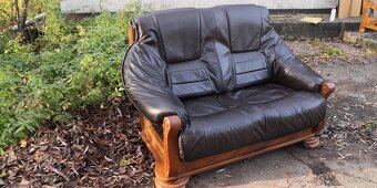 Kožená dvojsedačka s masivním dřevem - 2