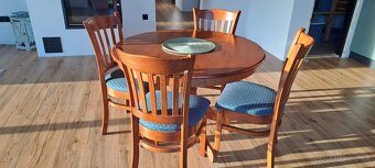 Jedálenský stôl a stoličky. - 2