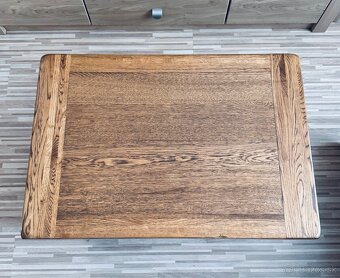 Predám masívny dubový stolík - 2