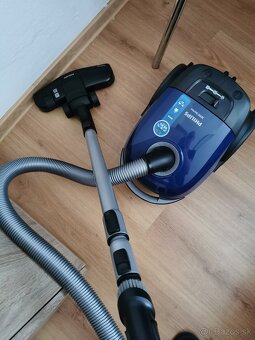 Predám vysávač Philips - 2