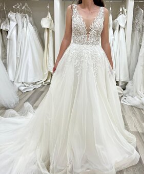 Svadobné šaty s lístočkami - 2