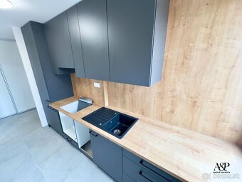 KOMPLETNE REKONŚTRUOVANÝ 3 IZBOVÝ BYT, 66M2, HOSPODÁRSKA UL. - 2