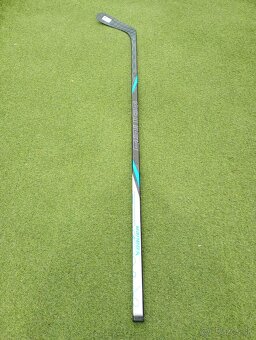 Predám hokejku Bauer Nexus Tracer grip SR - 2
