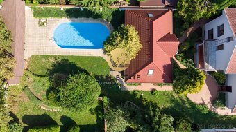 Na PREDAJ 5i rodinný dom s dvojgarážou a hosťovským domom, N - 2