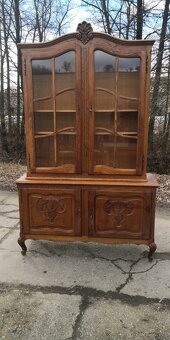 Masivna rustikálna vitrínka - 2