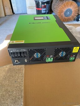 Predám solárny invertor Qoltec 3,5kw 1f - 2