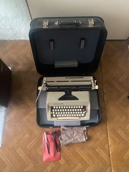 Písacie stroje CONSUL v originál kufry. - 2