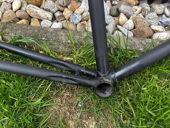 Ocelovy cestny ram s predstavcom - 2