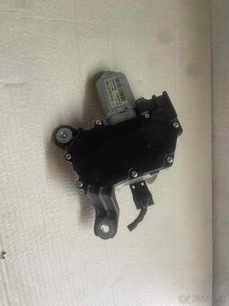 Zadný motorček stieračov Opel Astra J 2013 - 2