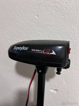 Predám takmer nepoužívaný motor na čln SEVYLOR SBM 18 - 2