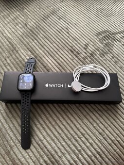 Apple watch 7 45mm Nike edícia - 2