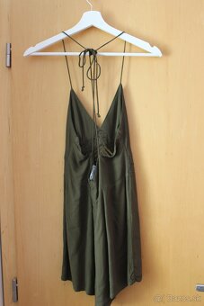 Khaki overal s odhaleným chrbtom - 2