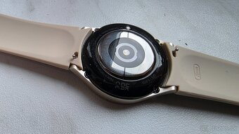 Predám hodinky Samsung Galaxy Watch6 40mm SM-R930 Gold - 2